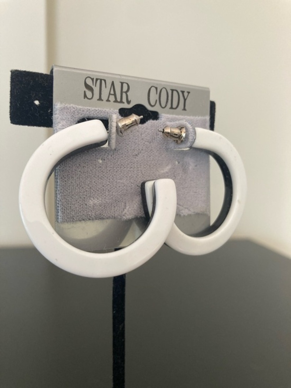Star Cody White Hoop Earrings - Smooth Resin Hoops